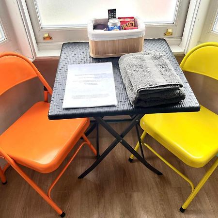 דירות לונדון Renovated Small Self Contained Studio מראה חיצוני תמונה